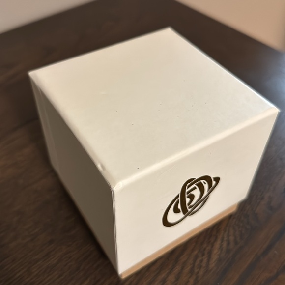 Endless Knot - Ornamental Glass - Picture 9 of 9